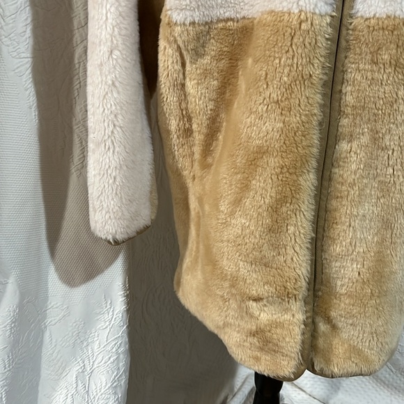 J Crew Sherpa two tone cream and tan jacket. Size small. - Picture 4 of 16